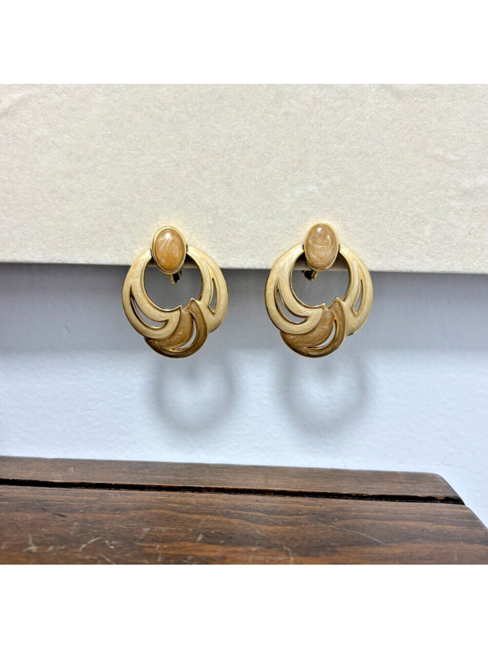 Vintage Napier Gold Tone Beige and Cream Swirl Screw Back Clip On Earrings